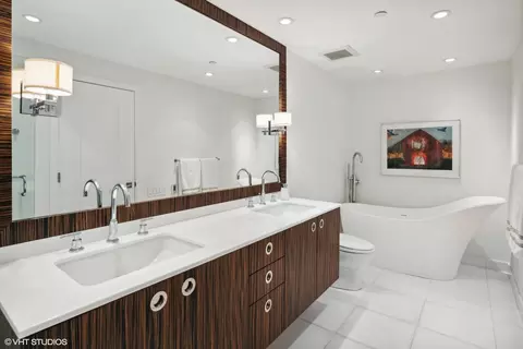 Bath - 161 E Chicago Ave #49A, Chicago, IL 60611 photo 2 of 4