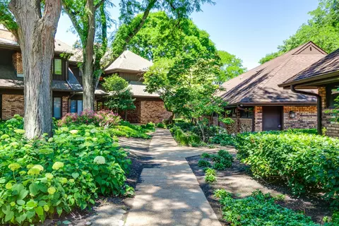 3875 S Mission Hills Rd, Northbrook, IL 60062