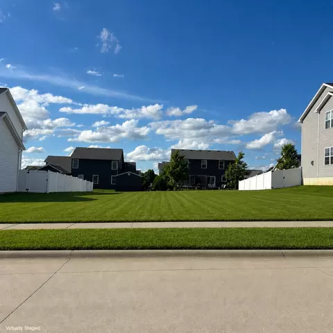 515 Wheatley Dr, Mahomet, IL 61853