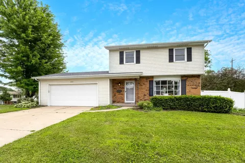 2531 New Lexington Dr, Bettendorf, IA 52722