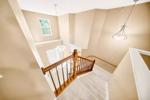Entry Way - 1249 Mallard Ln, Hoffman Estates, IL 60192 photo 2 of 4