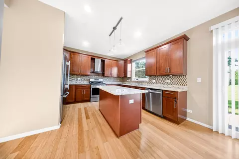 Kitchen - 1249 Mallard Ln, Hoffman Estates, IL 60192 photo 2 of 3