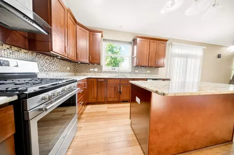 Kitchen - 1249 Mallard Ln, Hoffman Estates, IL 60192 photo 1 of 3