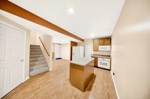Entry Way - 1249 Mallard Ln, Hoffman Estates, IL 60192 photo 4 of 4