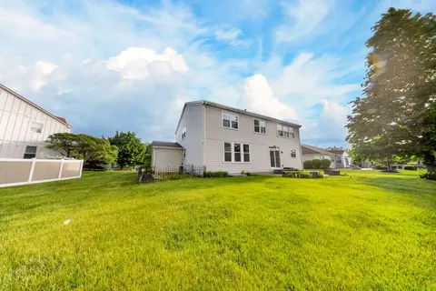Exterior - 1249 Mallard Ln, Hoffman Estates, IL 60192 photo 2 of 2