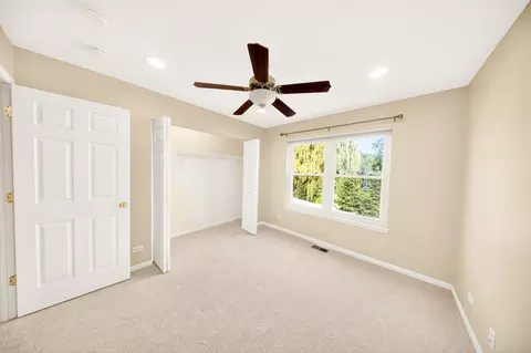 Bedroom - 1249 Mallard Ln, Hoffman Estates, IL 60192 photo 6 of 8