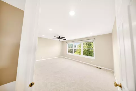 Bedroom - 1249 Mallard Ln, Hoffman Estates, IL 60192 photo 1 of 8