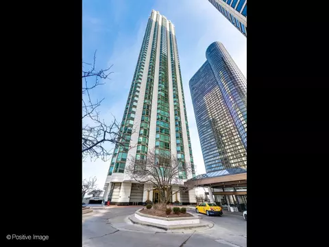195 N Harbor Dr #3208, Chicago, IL 60601
