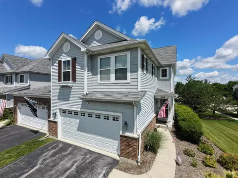 668 Acadia Cir, Crystal Lake, IL 60014
