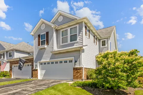 668 Acadia Cir, Crystal Lake, IL 60014