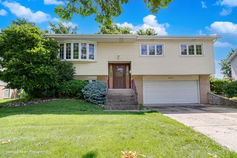 8807 Beechnut Rd, Hickory Hills, IL 60457