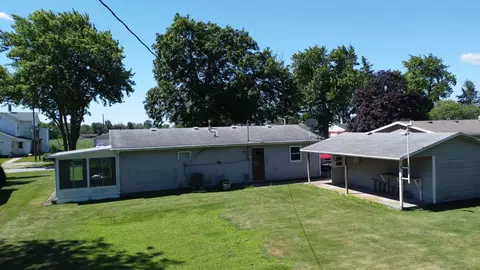 Exterior - 625 W Blue St, Sheldon, IL 60966 photo 4 of 7