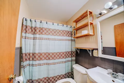 Bath - 625 W Blue St, Sheldon, IL 60966 photo 1 of 1