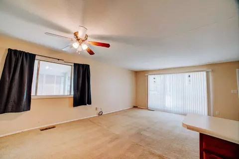 Living - 625 W Blue St, Sheldon, IL 60966 photo 2 of 4