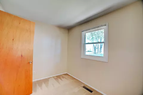 Bedroom - 625 W Blue St, Sheldon, IL 60966 photo 2 of 9