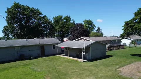 Exterior - 625 W Blue St, Sheldon, IL 60966 photo 3 of 7