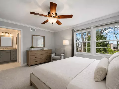 Bedroom - 1150 Oakview Dr, Wheaton, IL 60187 photo 2 of 3