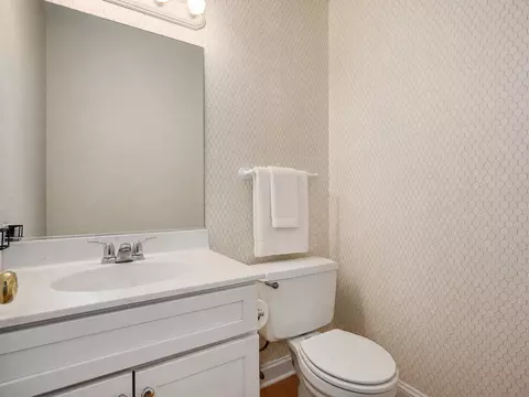Bath - 1150 Oakview Dr, Wheaton, IL 60187 photo 3 of 3