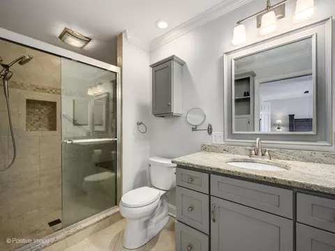 Bath - 1150 Oakview Dr, Wheaton, IL 60187 photo 1 of 3