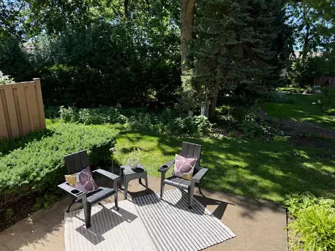Exterior - 1150 Oakview Dr, Wheaton, IL 60187 photo 2 of 4