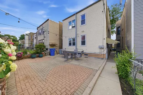 Exterior - 5725 N Artesian Ave, Chicago, IL 60659 photo 5 of 6