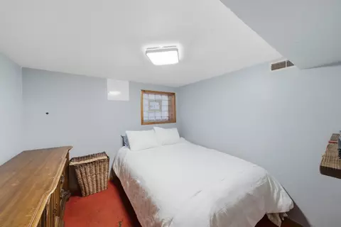 Bedroom - 5725 N Artesian Ave, Chicago, IL 60659 photo 5 of 5
