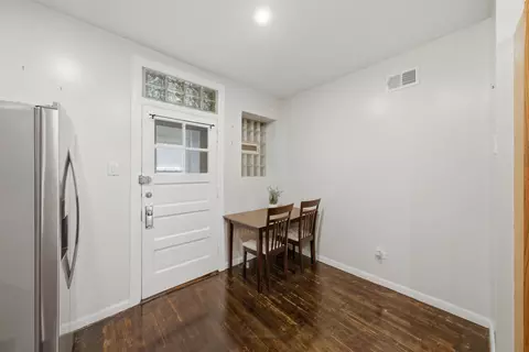 Dining - 5725 N Artesian Ave, Chicago, IL 60659 photo 2 of 2