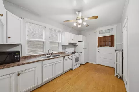 Kitchen - 5725 N Artesian Ave, Chicago, IL 60659 photo 1 of 6