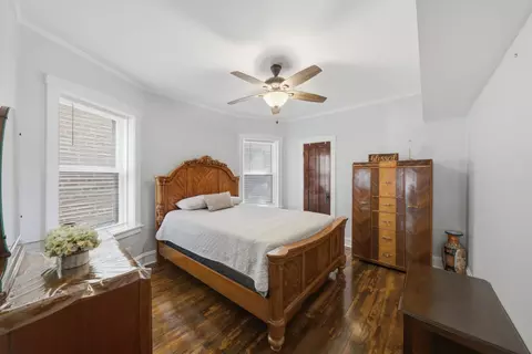 Bedroom - 5725 N Artesian Ave, Chicago, IL 60659 photo 2 of 5