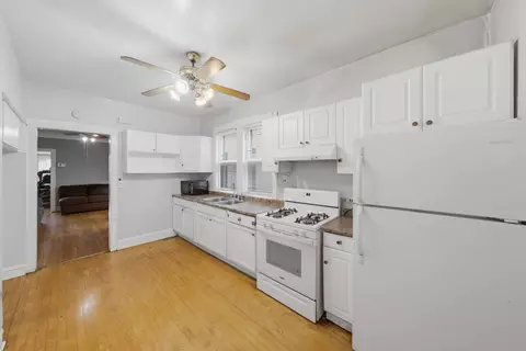 Entry Way - 5725 N Artesian Ave, Chicago, IL 60659 photo 1 of 1