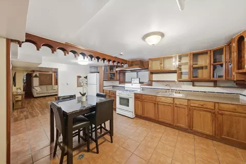 Kitchen - 5725 N Artesian Ave, Chicago, IL 60659 photo 6 of 6