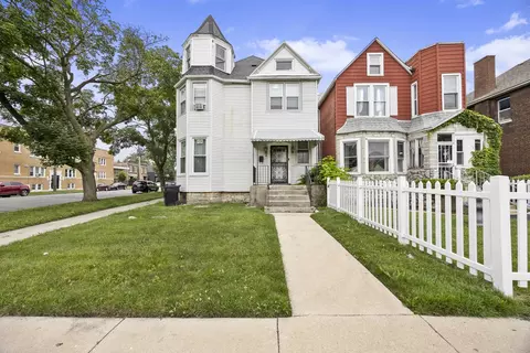 8956 S Dauphin Ave, Chicago, IL 60619