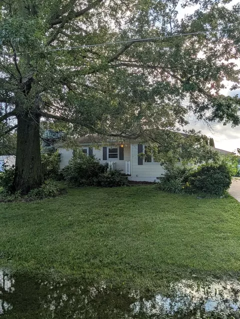105 N 4th Ave, Sherrard, IL 61281