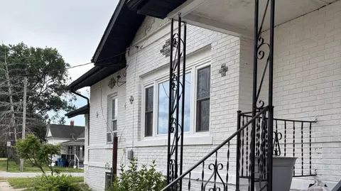 Exterior - 305 W Ray Ave, Christopher, IL 62822 photo 2 of 3
