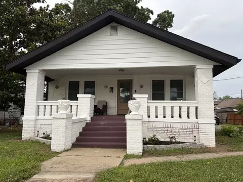 305 W Ray Ave, Christopher, IL 62822