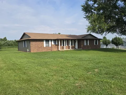 Exterior - 110 Grayson Rd, Eldorado, IL 62930 photo 2 of 7