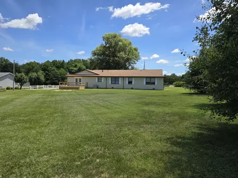 Exterior - 110 Grayson Rd, Eldorado, IL 62930 photo 4 of 6