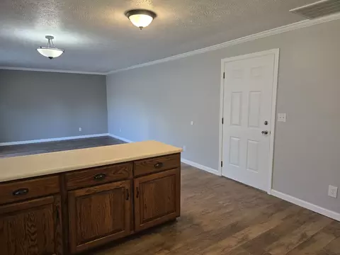 Entry Way - 110 Grayson Rd, Eldorado, IL 62930 photo 3 of 3