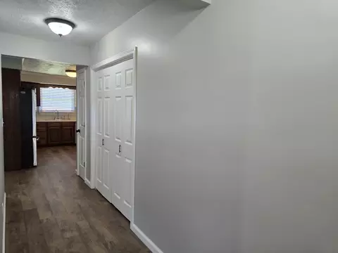 Entry Way - 110 Grayson Rd, Eldorado, IL 62930 photo 1 of 3