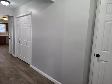 Entry Way - 110 Grayson Rd, Eldorado, IL 62930 photo 2 of 3