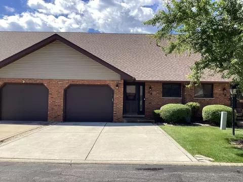 1910 Heatherway Ln #19, New Lenox, IL 60451