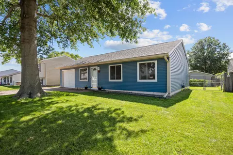 909 Ash Dr, Colona, IL 61241