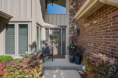 1426 Lorete Ln, Northbrook, IL 60062 photo 3