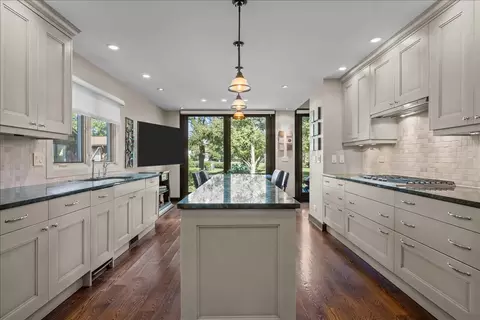 1426 Lorete Ln, Northbrook, IL 60062 photo 18