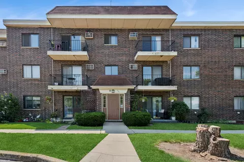 944 N Rohlwing Rd #GJ, Addison, IL 60101