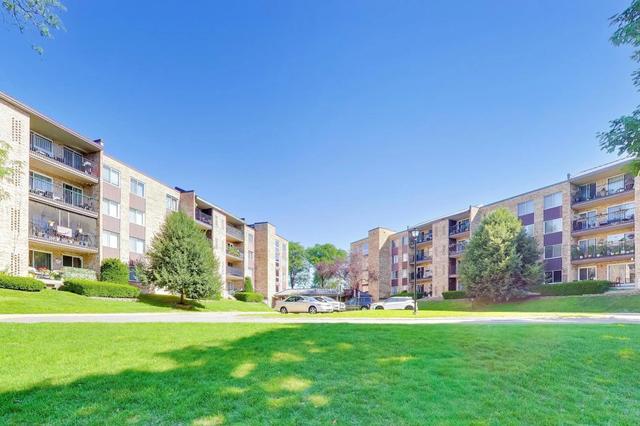502 W Huntington Commons Rd #340, Mount Prospect, IL 60056