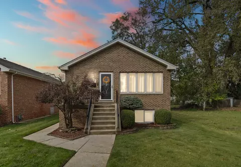 8850 S Mozart Ave, Evergreen Park, IL 60805