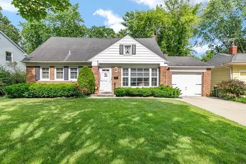 915 N Pine Ave, Arlington Heights, IL 60004