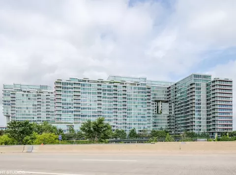 9655 Woods Dr #1001, Skokie, IL 60077