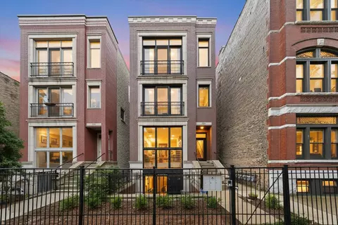 1054 N Hermitage Ave #1, Chicago, IL 60622